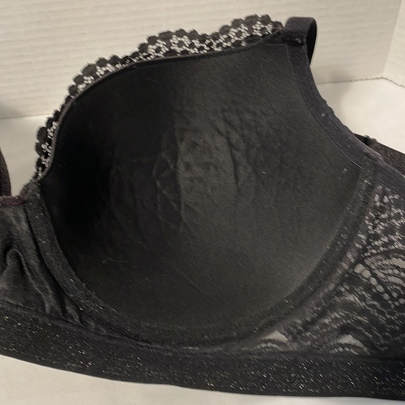 Victoria’s Secret black push up full coverage lace bra. 38DD - Picture 9 of 10
